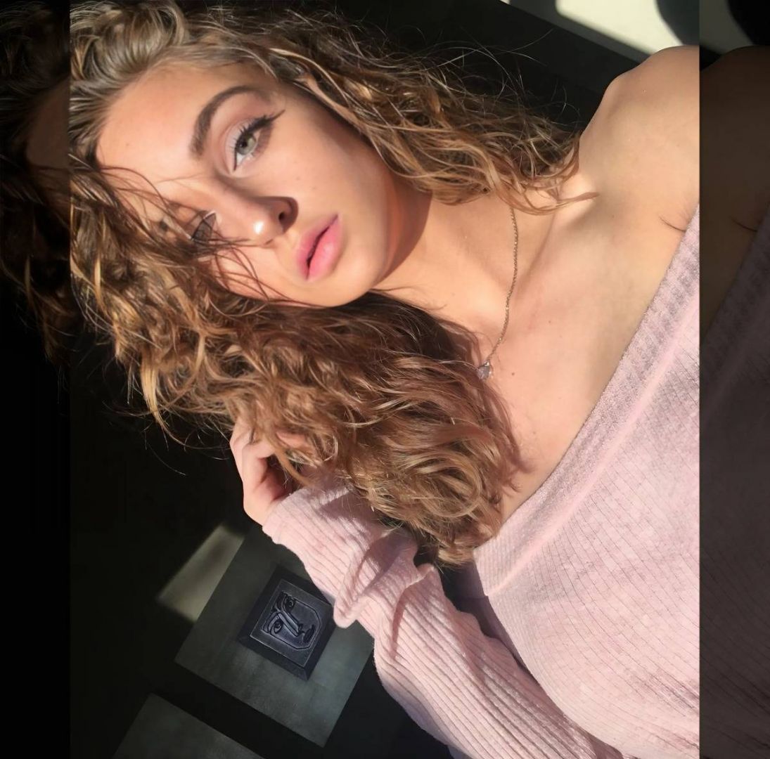 Samotna i chętna na wrażenia  - Zdjęcie 1