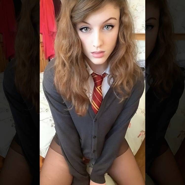 Samotna w wielkim łóżku  - Zdjęcie 1